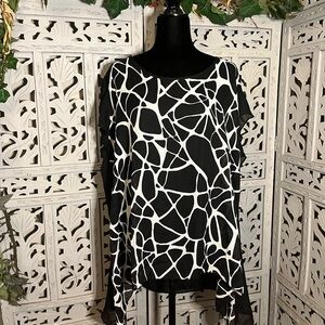 CATO CRAZY CUTE BLACK WITH WHITE ABSTRACT ACCENTS SHEER SHORT SLEEVE PLUS TOP